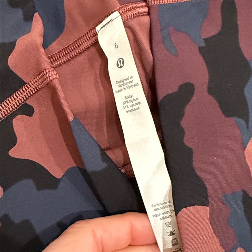 Lululemon Camo Print Leggings size 6 - Picture 3 of 4